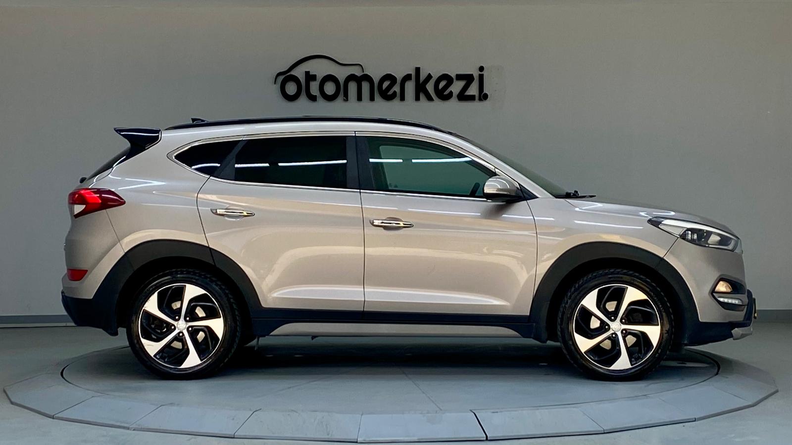 HYUNDAI TUCSON 6